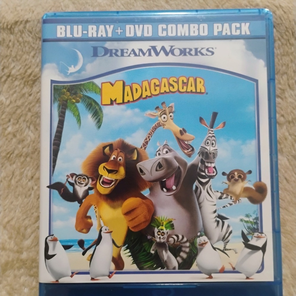 DreamWorks Madagascar Blu-ray DVD Combo Pack Animated Family Comedy Movie